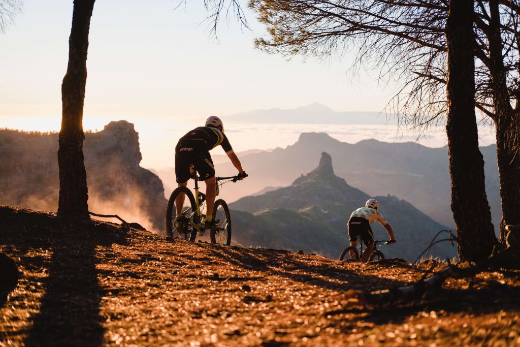 Ciclistas entrenando